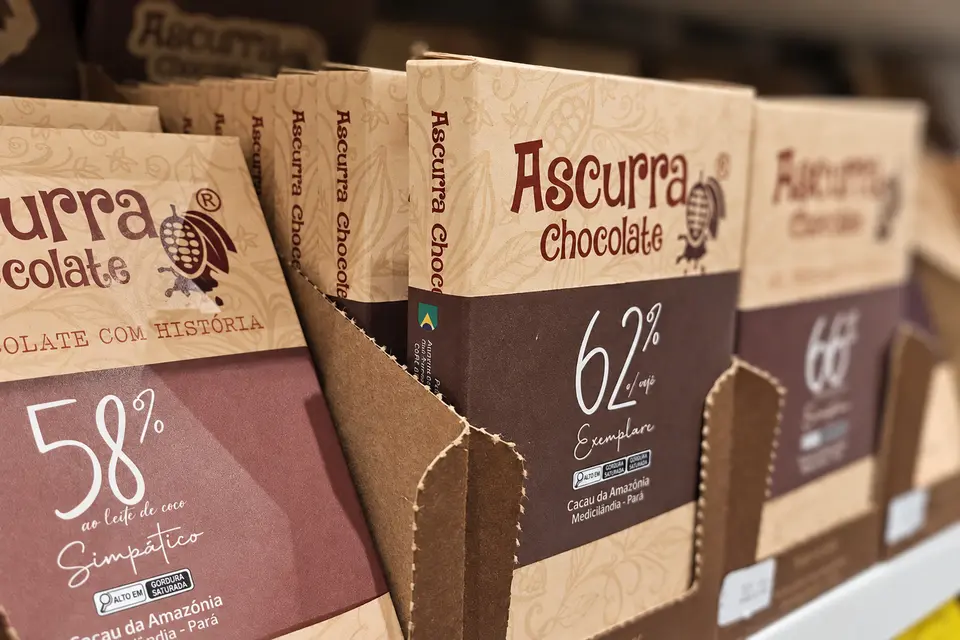 Chocolates de origem em embalagens kraft na seleção da Terra Madre